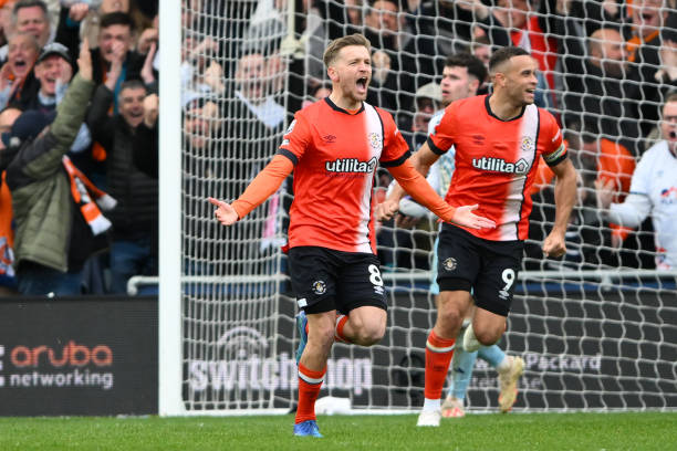 在莫拉塔追 在莫拉塔追