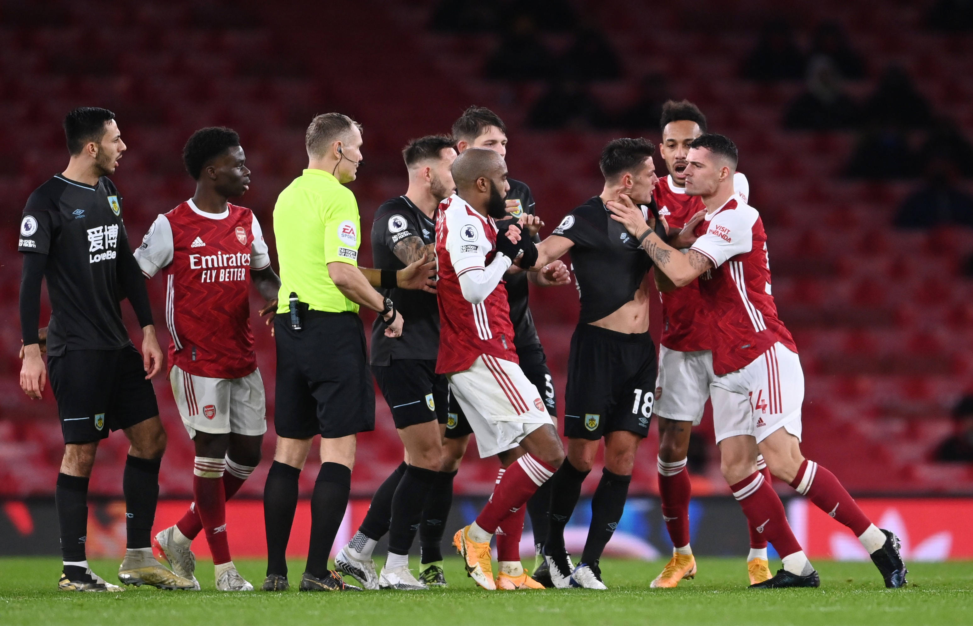 前锋通过一 前锋通过一